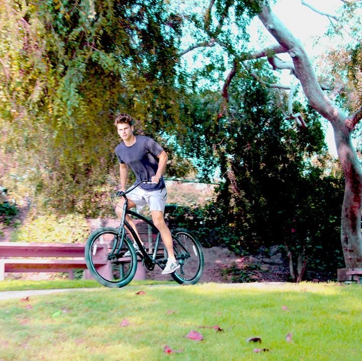 sixthreezero EVRYjourney Men's Casual Edition 7-Speed w/ Integrated Cable Lock, Light and Basket