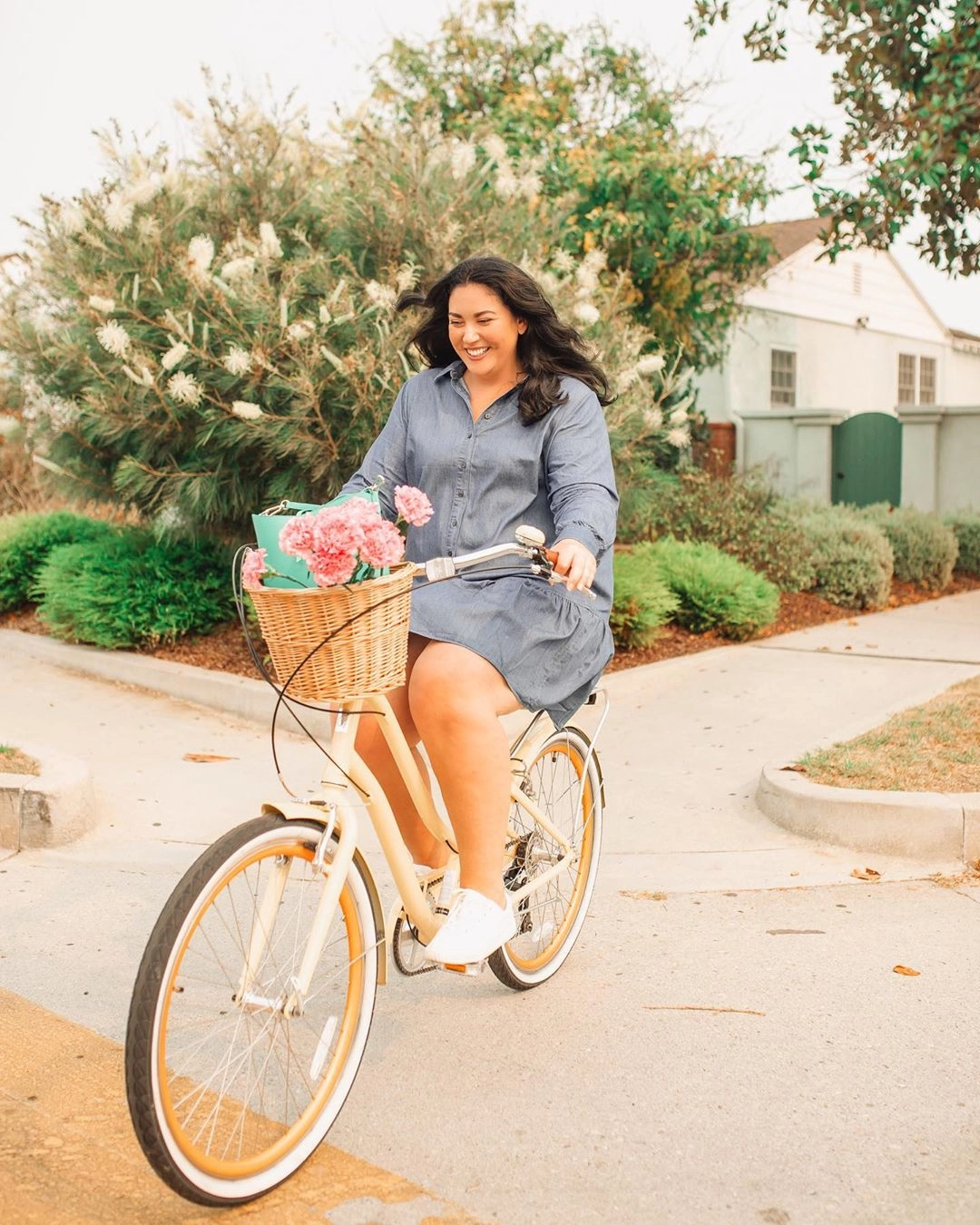 sixthreezero EVRYjourney Women's Casual Edition 26" 7-Speed Step-Through Touring Hybrid Bicycle