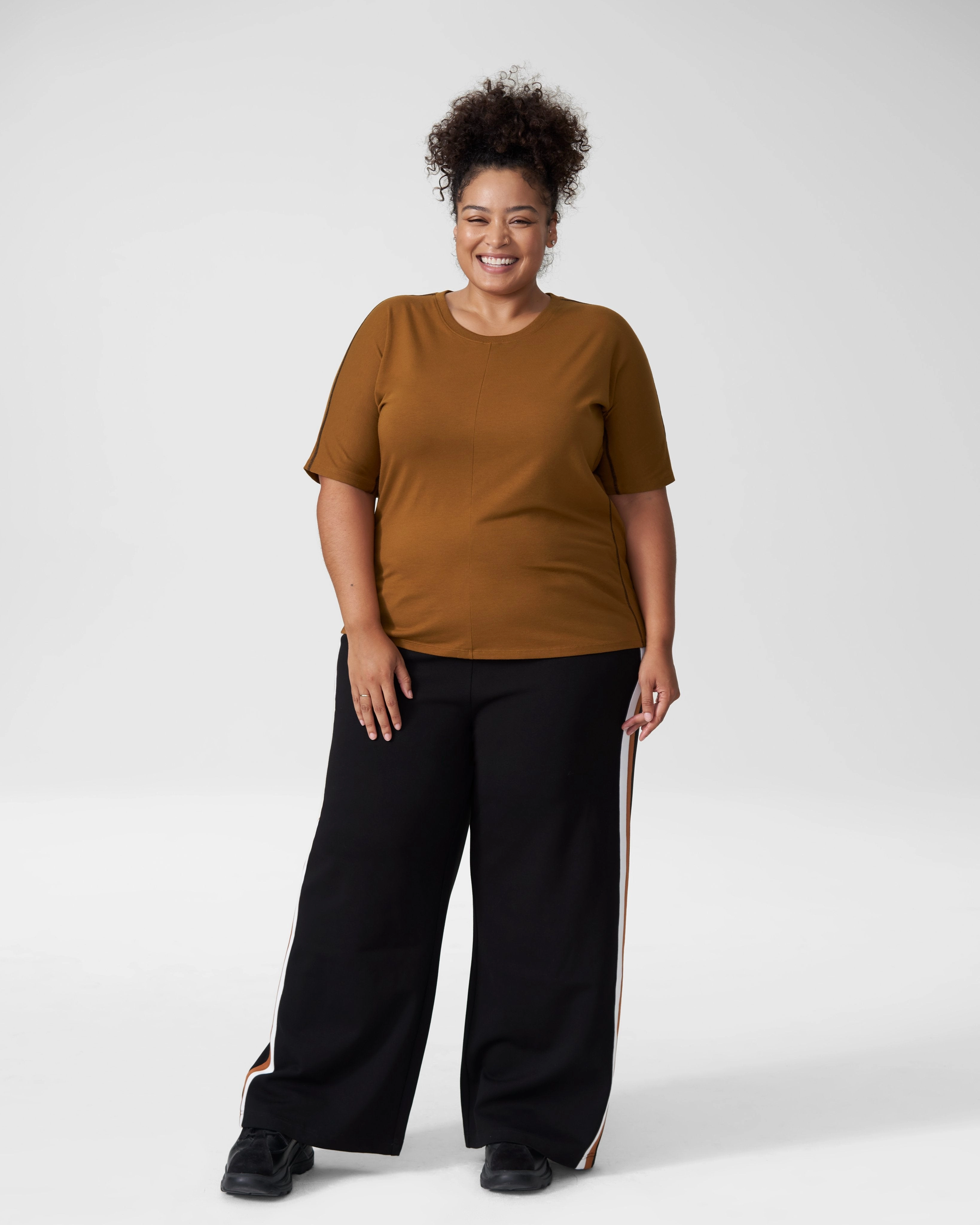 Venencia Short Sleeve Contrast Stitch Top - Caramel
