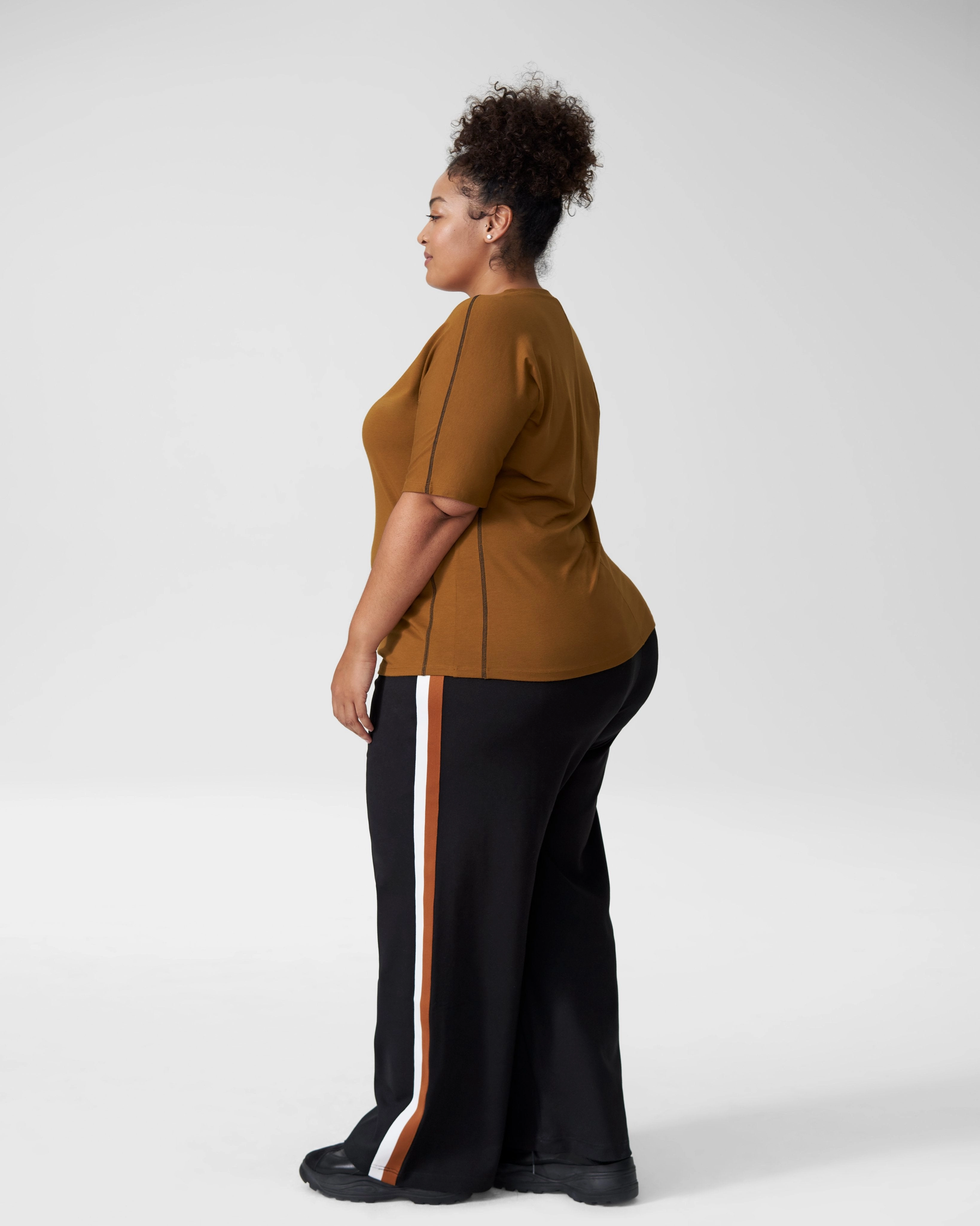 Venencia Short Sleeve Contrast Stitch Top - Caramel