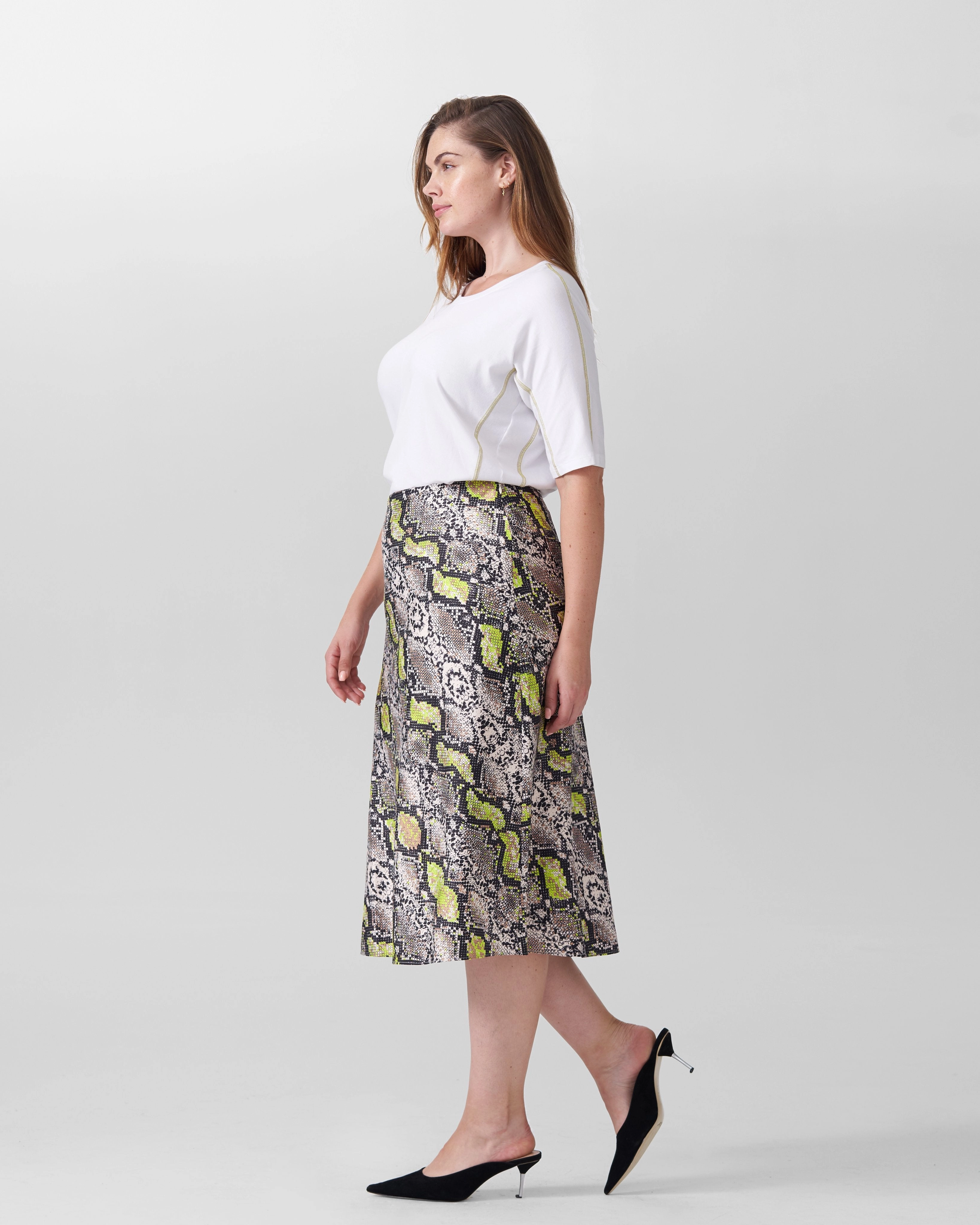 Venencia Short Sleeve Contrast Stitch Top - White