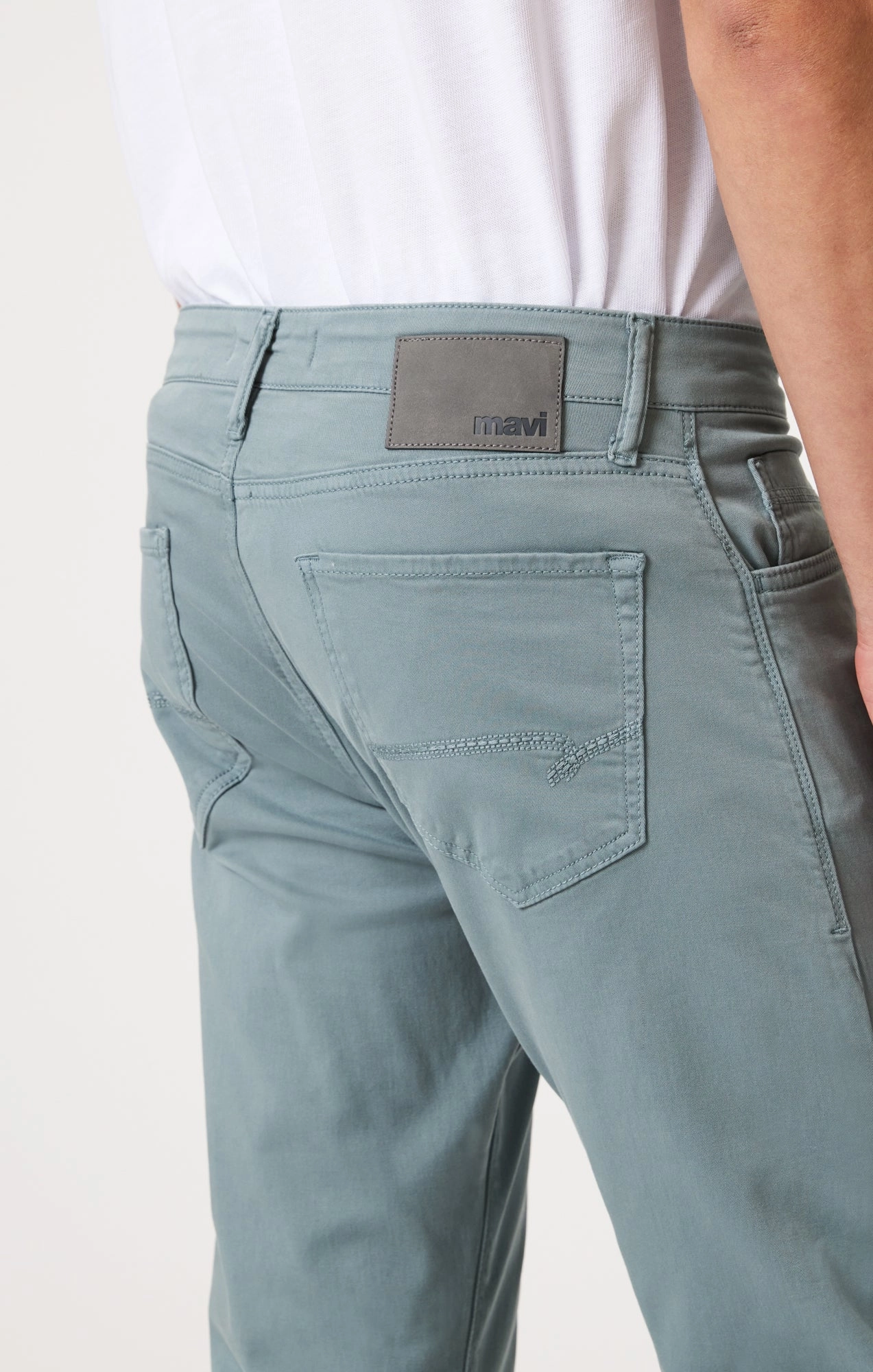 ZACH STRAIGHT LEG IN BLUE CASUAL TWILL